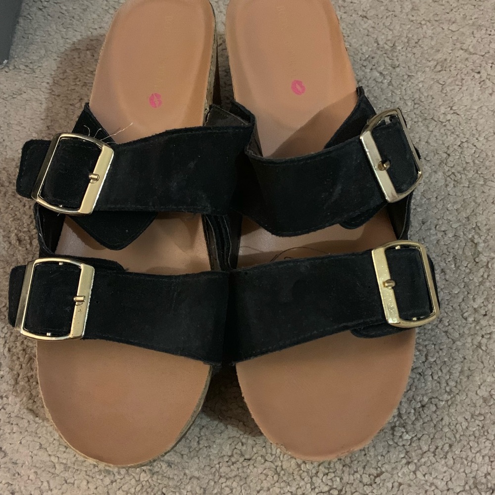 Black wedge